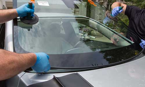 Mobile windshield replacement service